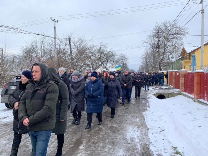 У Сокільниках попрощалися з 21-річним загиблим на війні Віталієм Сапилом