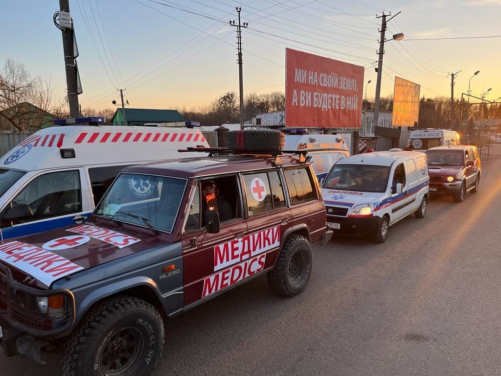 Львівські медики відправили на передову понад 40 карет швидкої допомоги