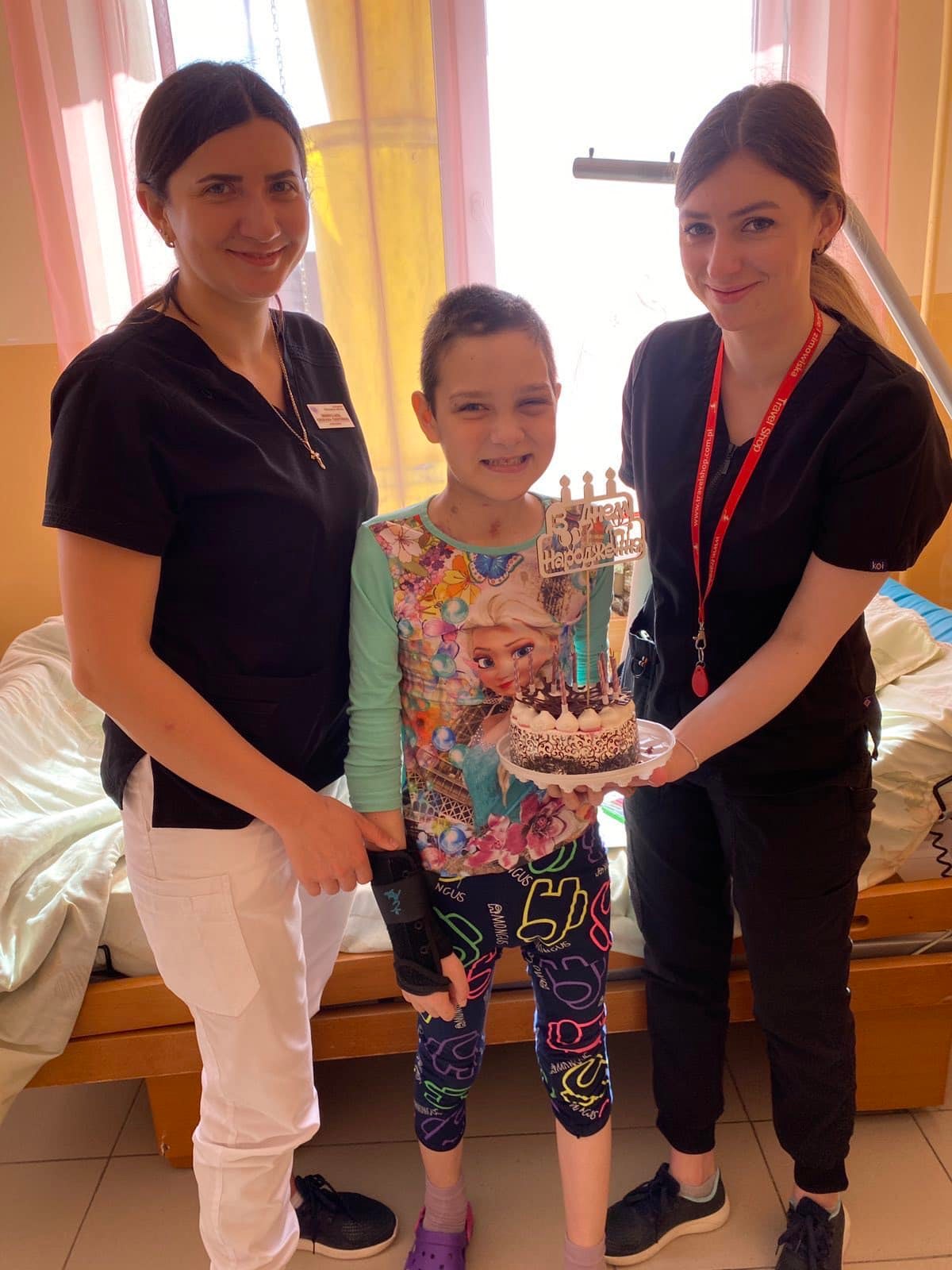 Львівські медики лікують 10-річну дівчинку з Вугледара, яка постраждала від обстрілу укриття росіянами