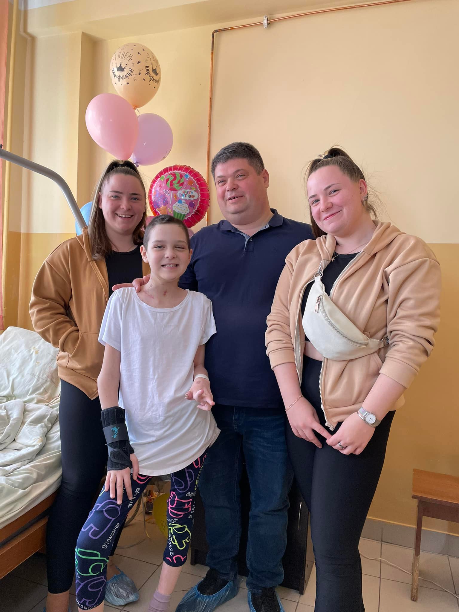 Львівські медики лікують 10-річну дівчинку з Вугледара, яка постраждала від обстрілу укриття росіянами