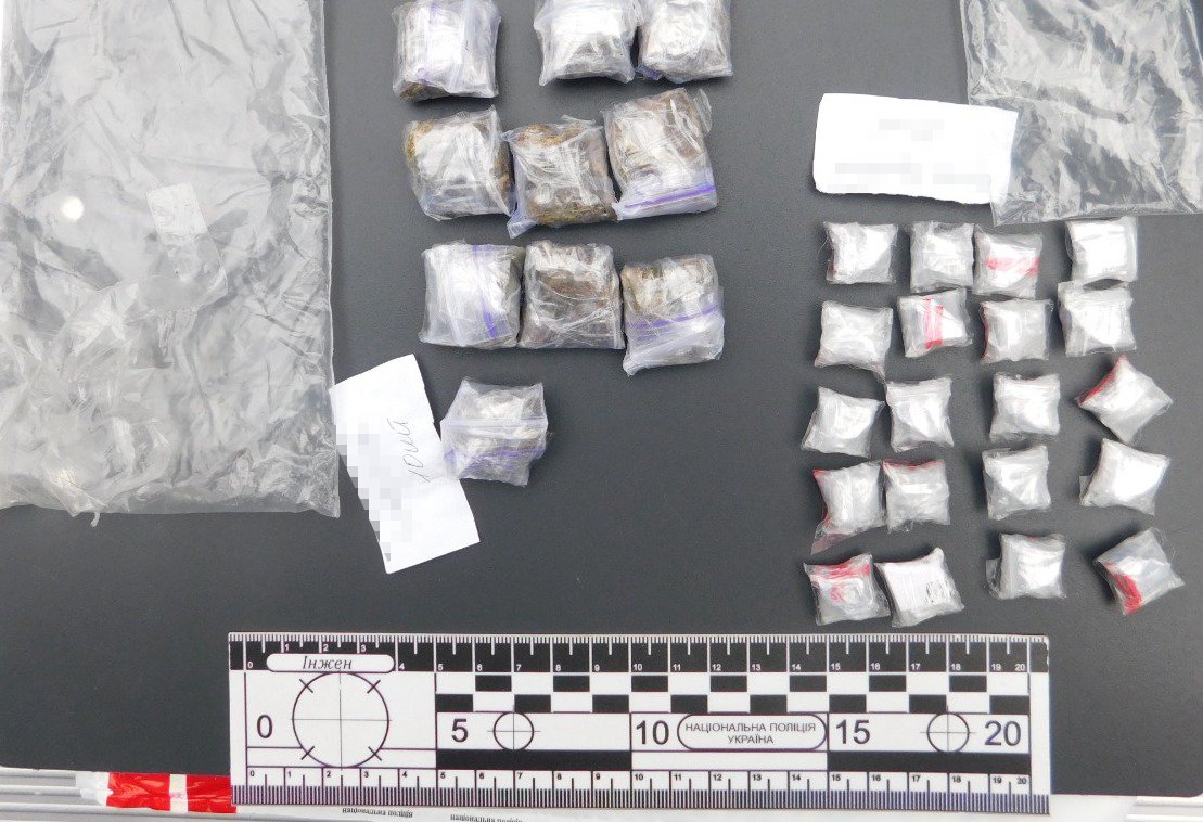 Львівська поліція затримала двох юнаків-переселенців, які продавали наркотики