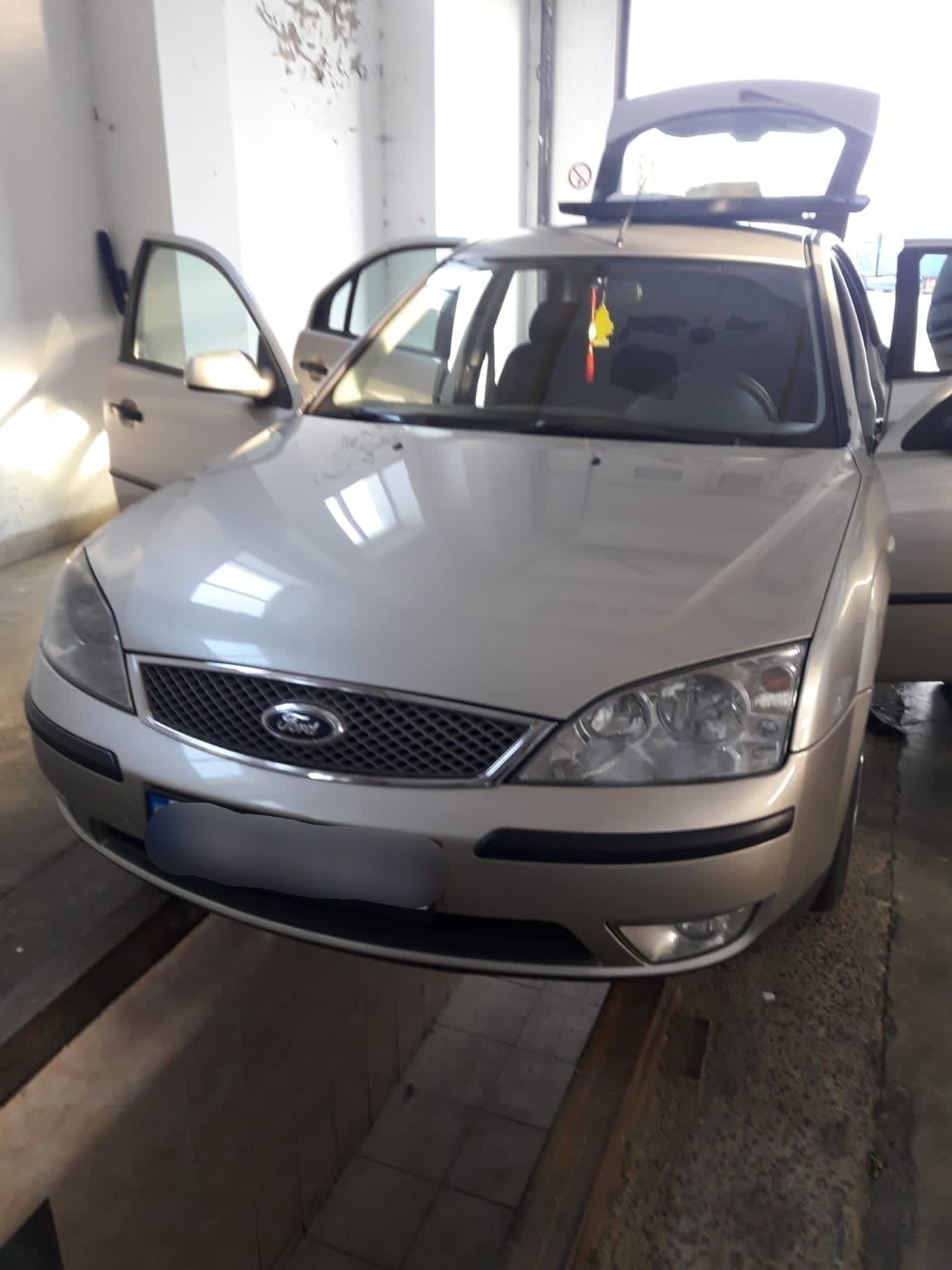 Львівські прикордонники затримали контрабандиста із сигаретами в обшивці дверей автомобіля