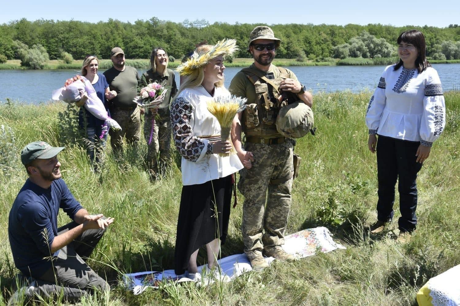 На передовій одружилися журналістка зі Львова та військовий доброволець