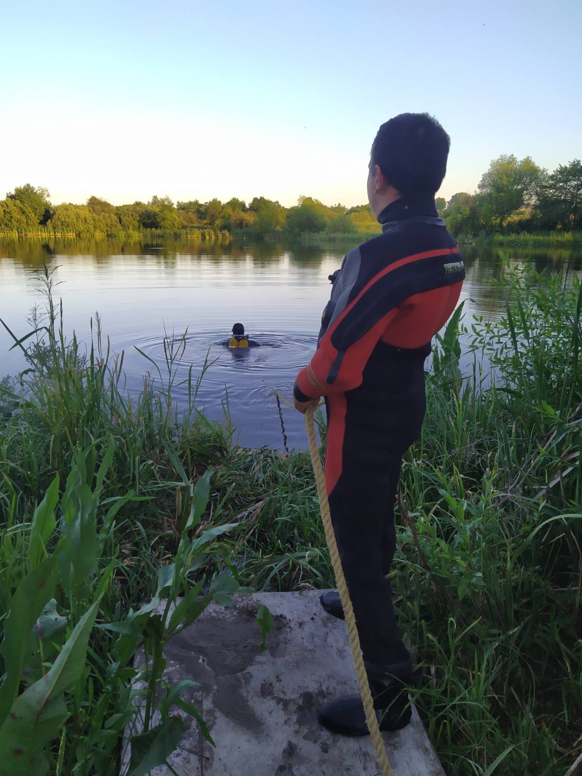 З озера у Львівському районі водолази витягнули труп