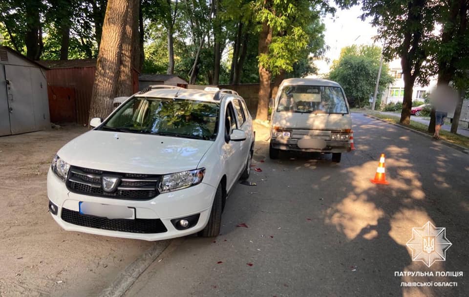 Львівські патрульні затримали двох водіїв, які спричинили ДТП