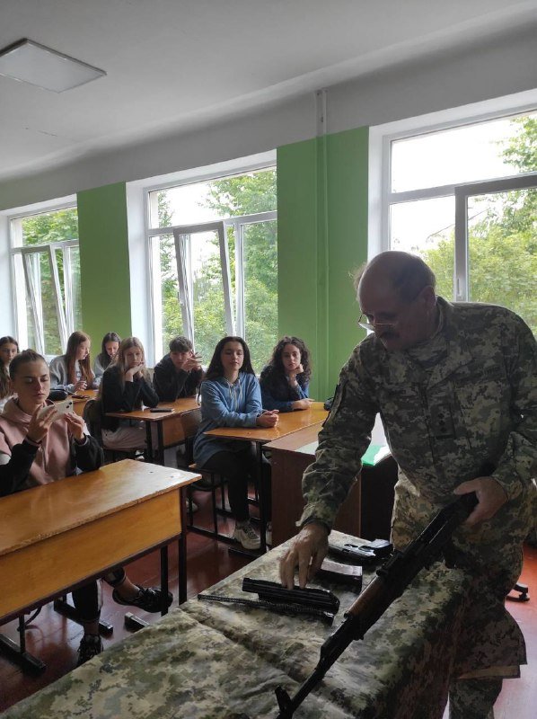 Старшокласників та вчителів Львова навчать поводитися зі зброєю та самозахисту || Фото: city-adm.lviv.ua
