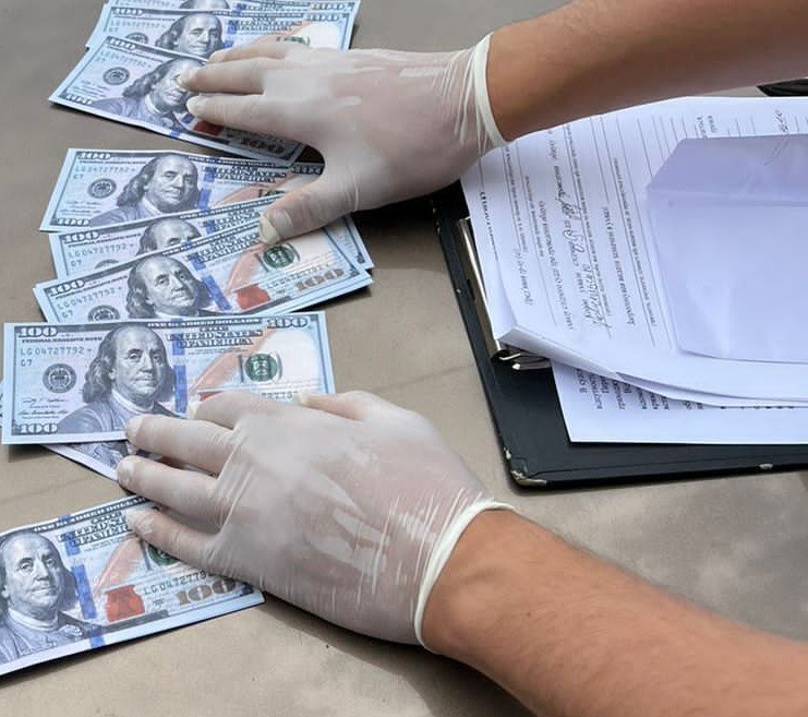 Львів'янка відправляла ухилянтів за кордон за 8 тисяч доларів