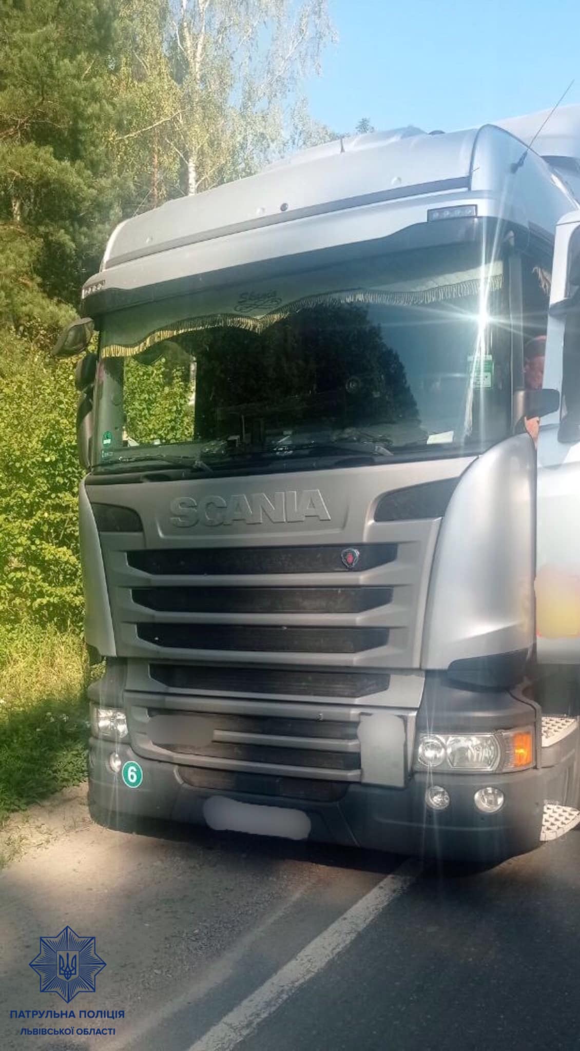 У Краківці п’яний водій фури пропонував патрульним хабар