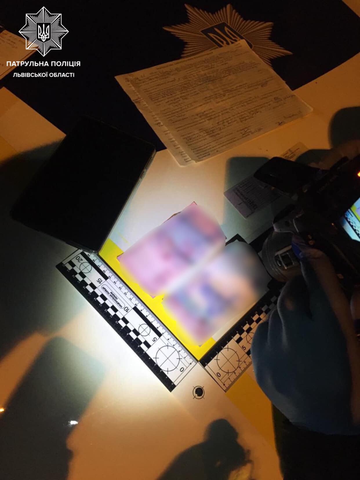 Львів'янин намагався відкупитися від патрульних за порушення комендантської години