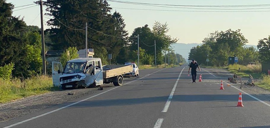 ДТП у Самбірському районі: в лікарню доставили двох людей