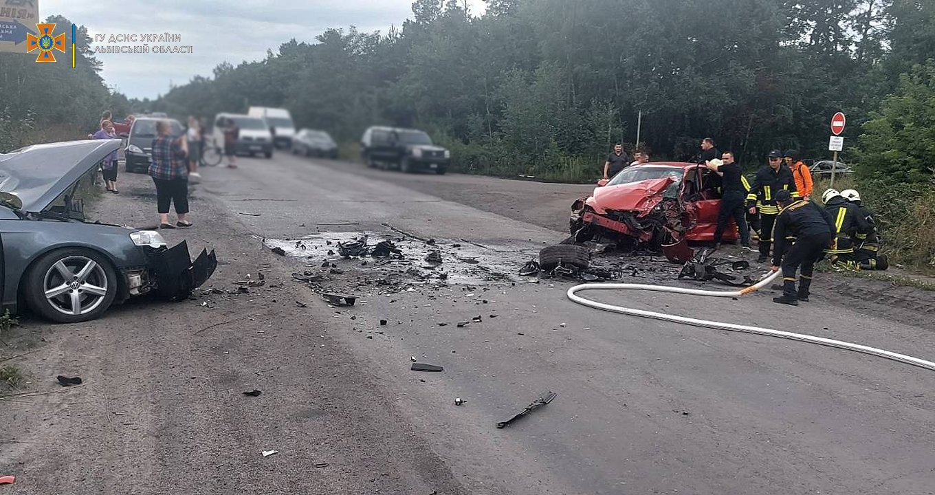 Внаслідок ДТП біля Червонограда госпіталізували п’ятьох людей