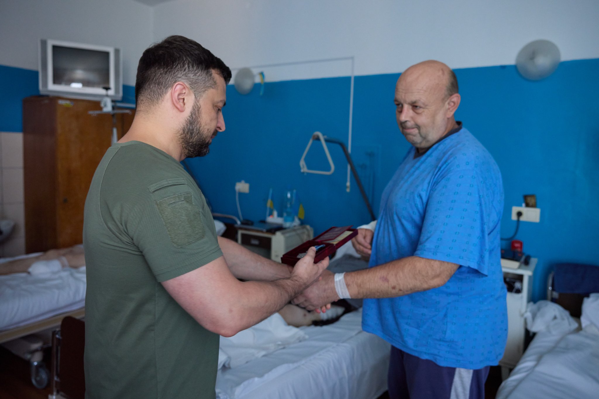 Володимир Зеленський відвідав поранених військових у львівській лікарні