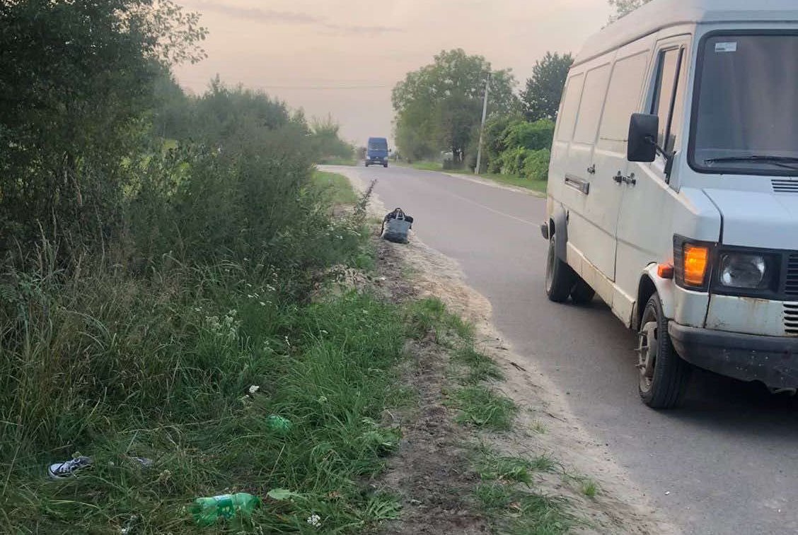 Біля Рави-Руської автомобіль збив 14-річну дівчинку – дитина в реанімації || Фото: facebook.com/MVS.LVIV