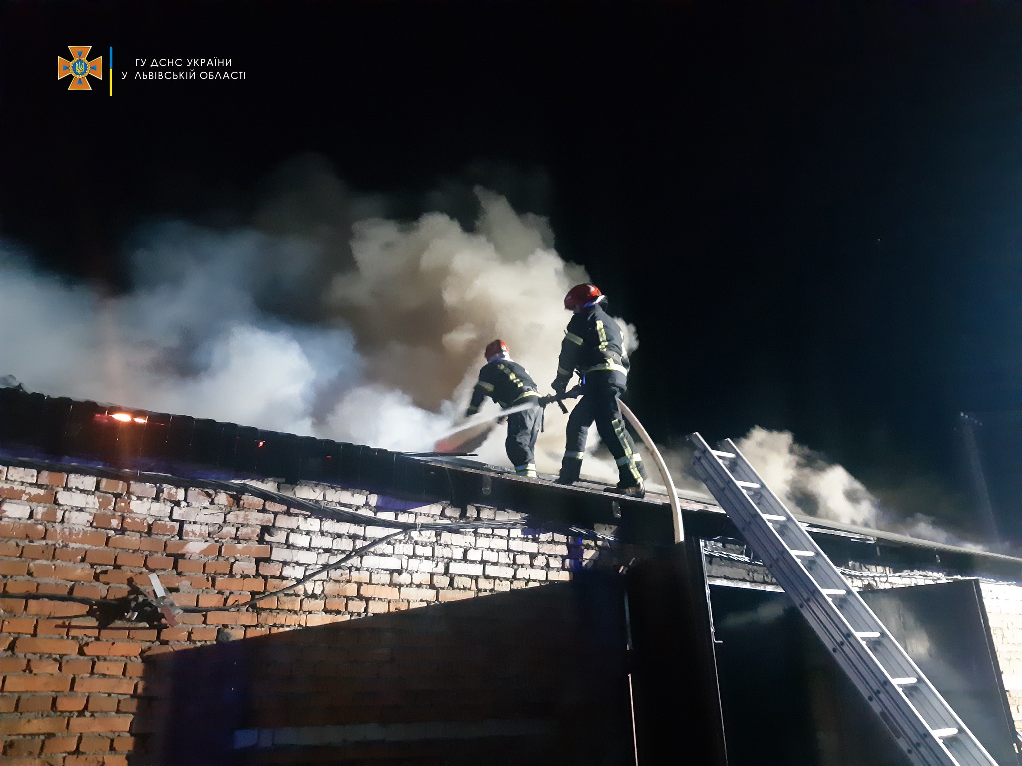 У Давидові згорів склад з продуктами