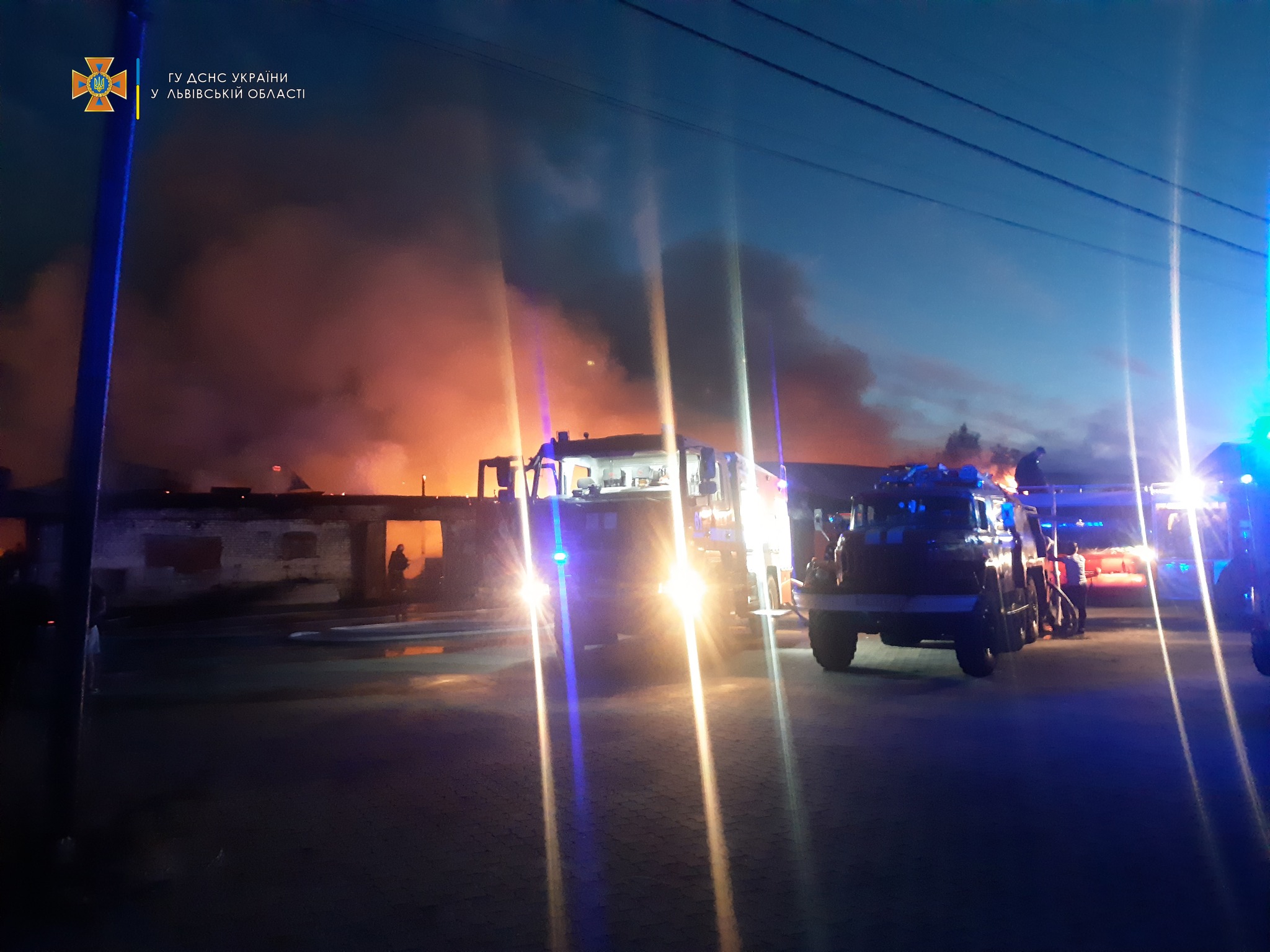 У Давидові згорів склад з продуктами