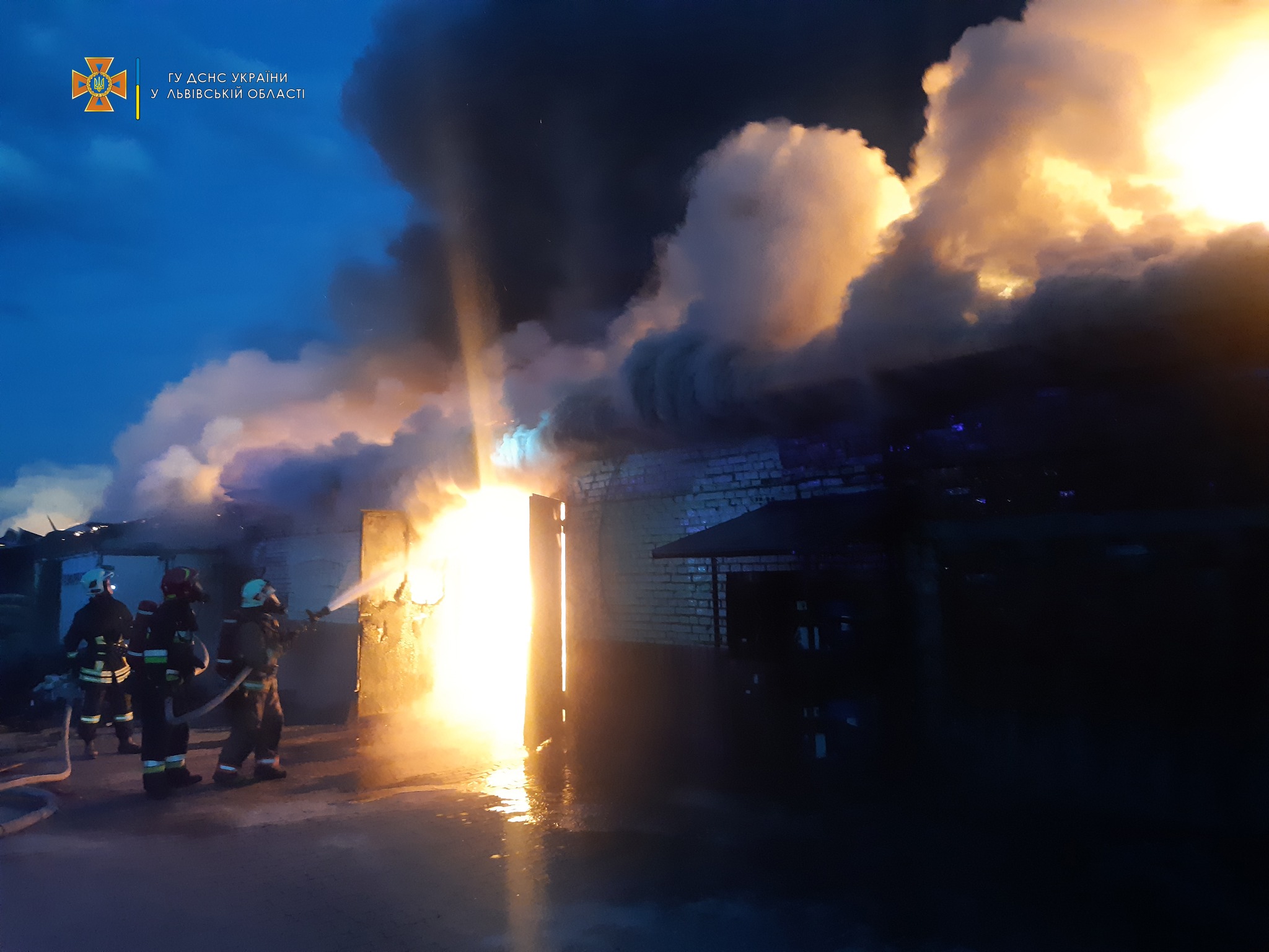 У Давидові згорів склад з продуктами