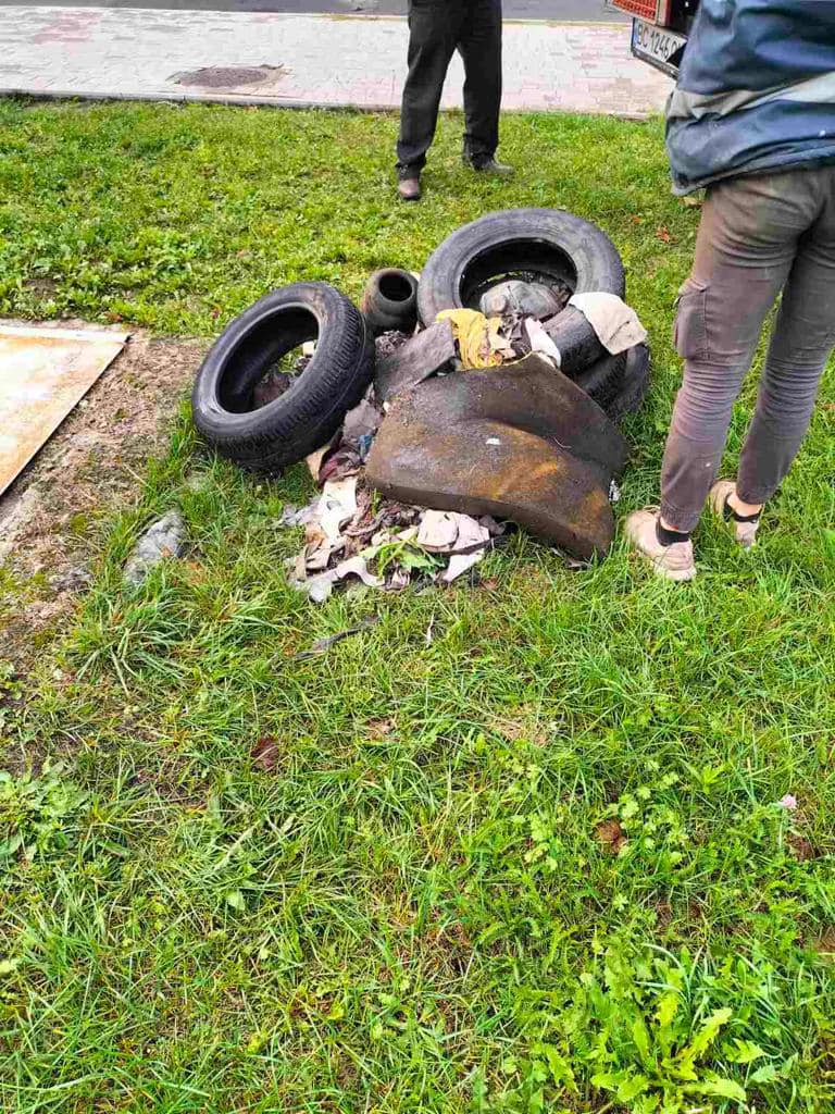 Взуття, будматеріали і шини: комунальники розповіли, чим львів'яни засмічують каналізацію