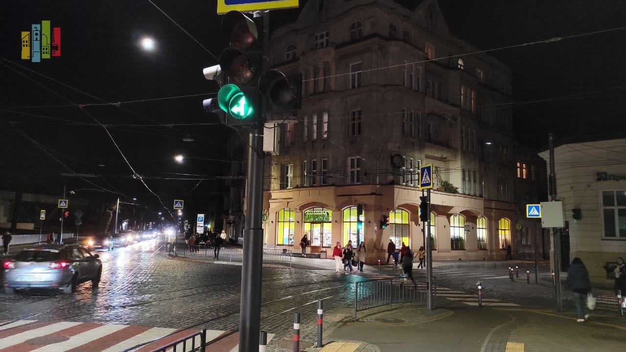 На вулиці Бандери облаштували діагональний пішохідний перехід