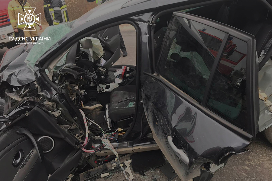 Через ДТП біля Львова троє людей потрапили в лікарню