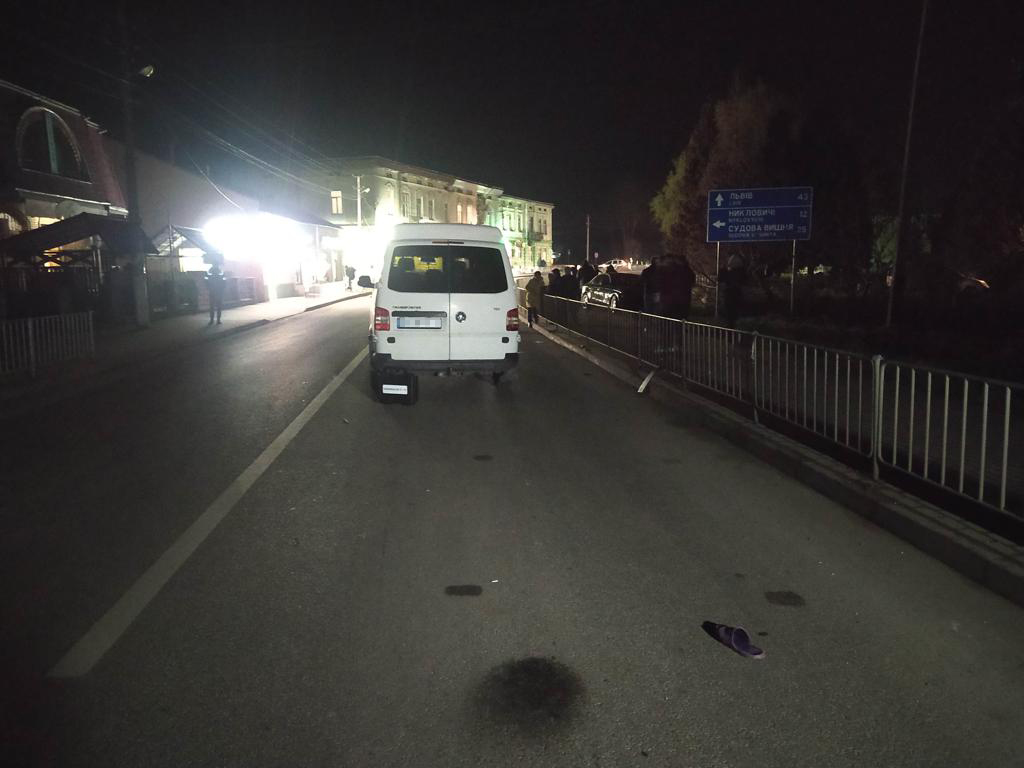 На Львівщині 24-річний водій на смерть збив жінку