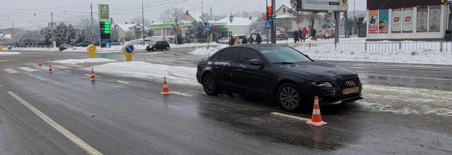 На Любінській автомобіль збив двох жінок на переході
