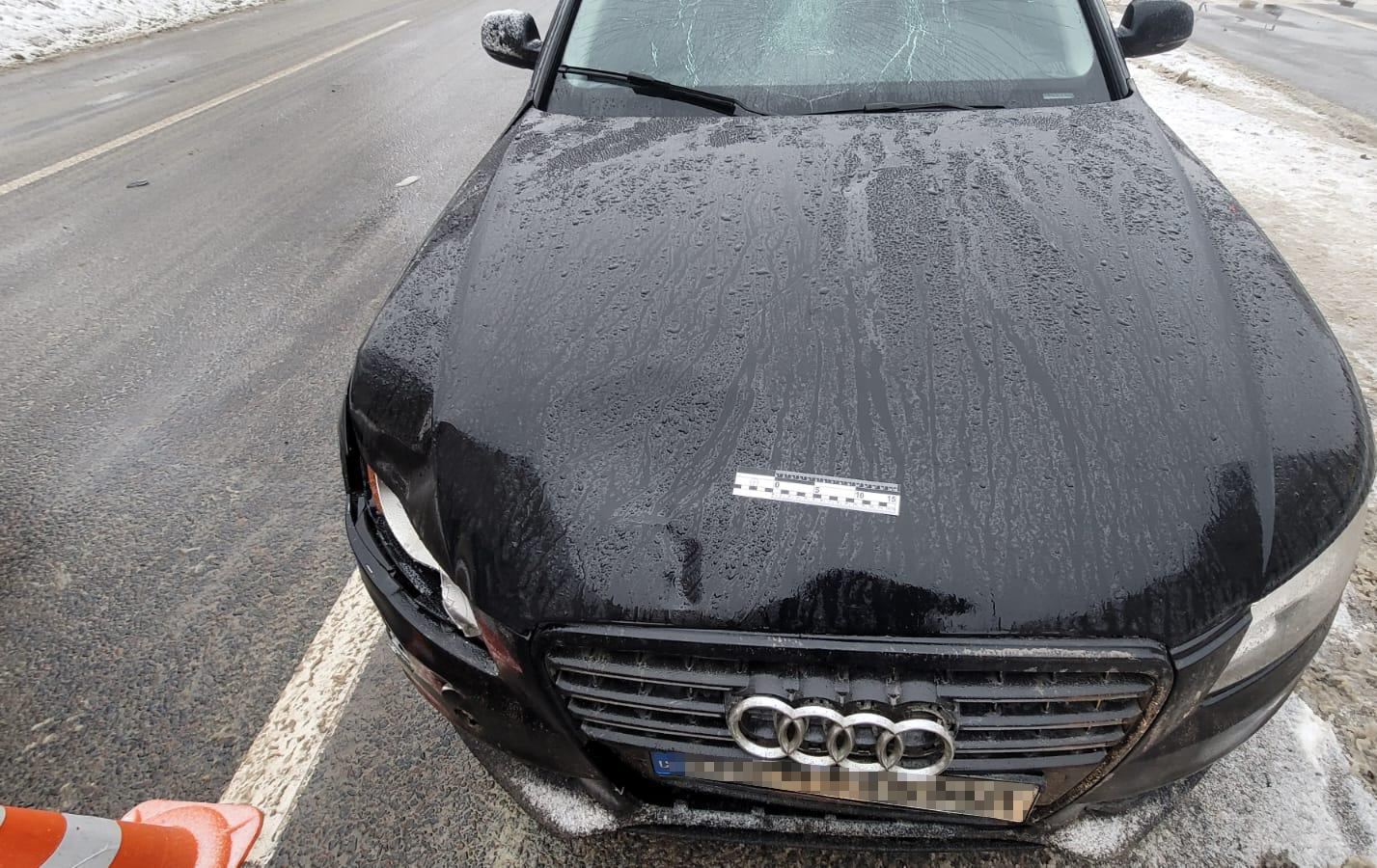 На Любінській автомобіль збив двох жінок на переході