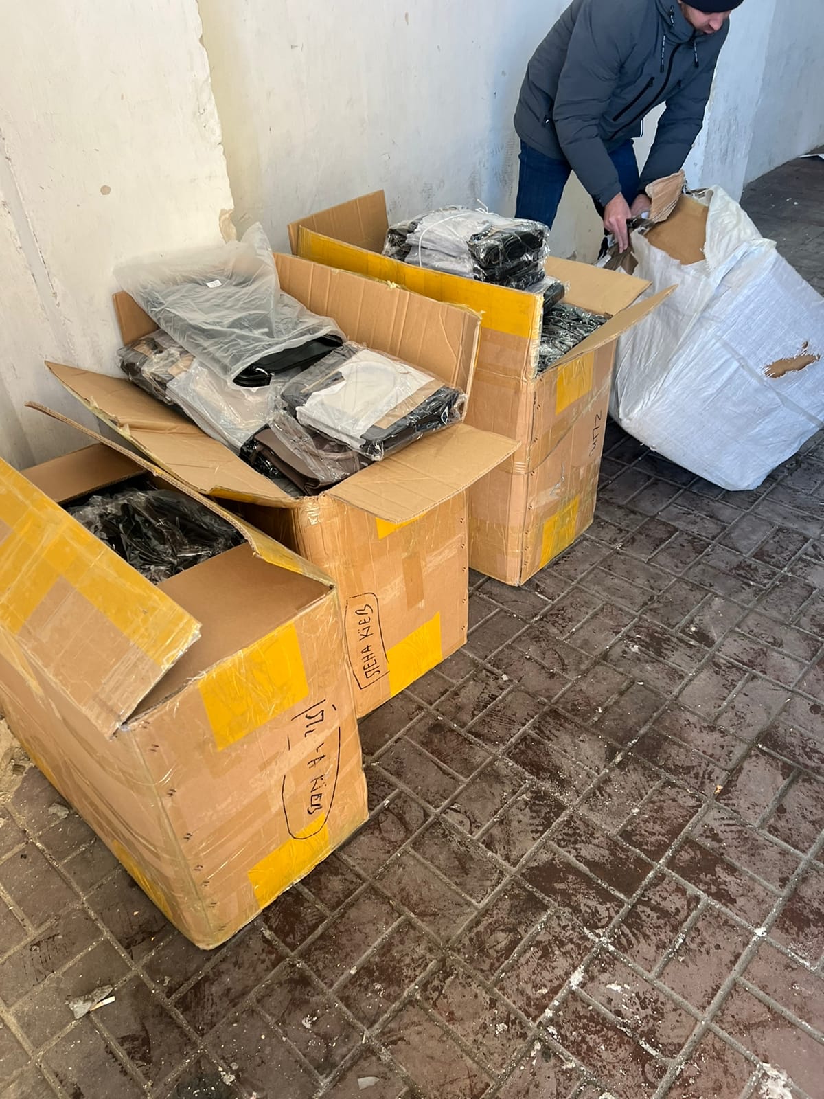 Львівські митники викрили контрабанду на 900 тисяч гривень під виглядом гуманітарки