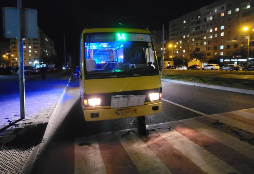 Жінка – в лікарні: на Сихові маршрутка збила львів'янку