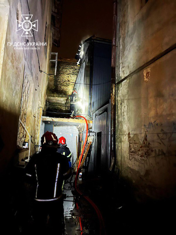 У центрі Львова сталась пожежа у житловому будинку