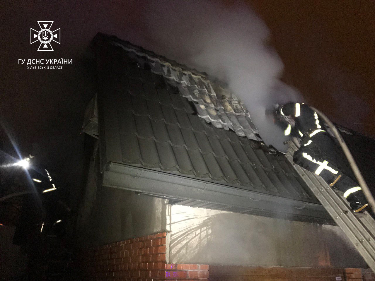 У Львові сталася масштабна пожежа в гаражі