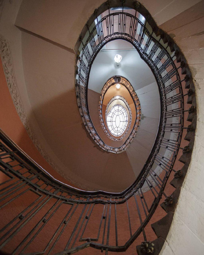 У соцмережах опублікували фото унікальних львівських під’їздів. Фото: instagram/syndrom__stendalya