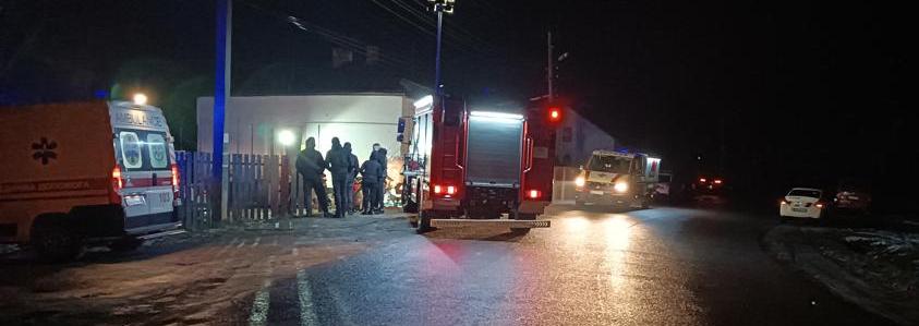 Загинуло четверо людей: у Жовкві автомобіль врізався у будинок