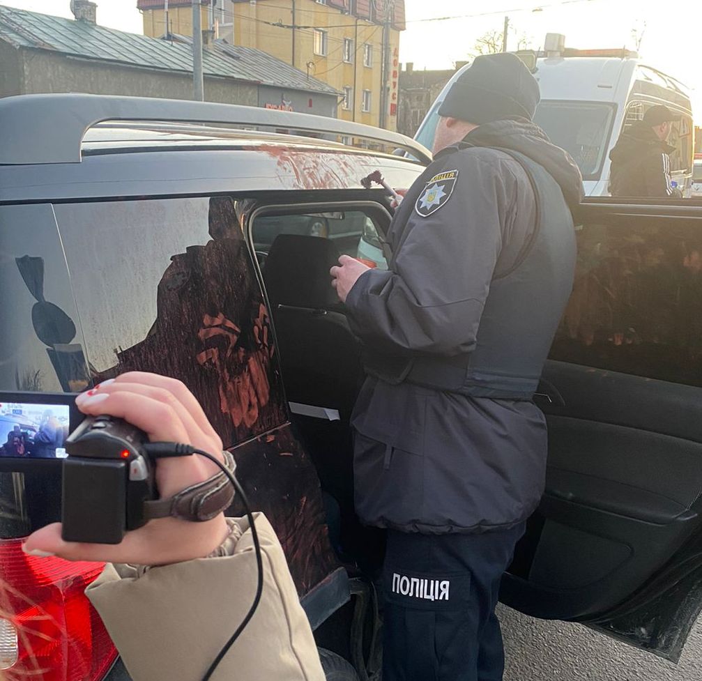 Четверо львів'ян побили і викрали іноземця серед білого дня
