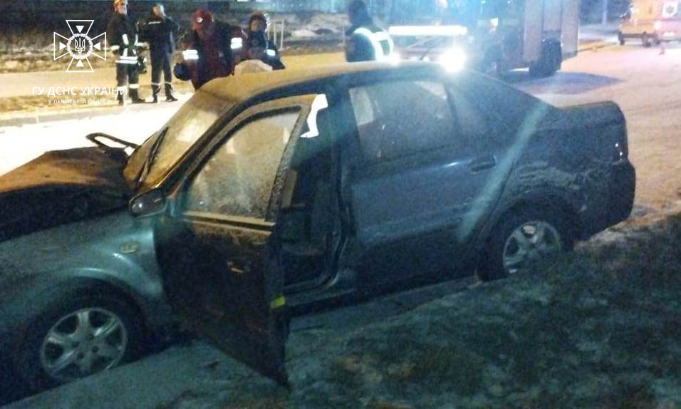 Через потрійну ДТП у Львові до лікарні потрапили двоє людей