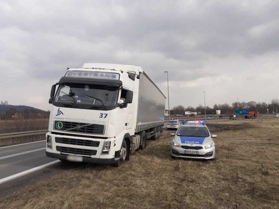 Водія львівської компанії Overtrans затримали п&rsquo;яним за кермом вантажівки у Польщі. Фото: поліції