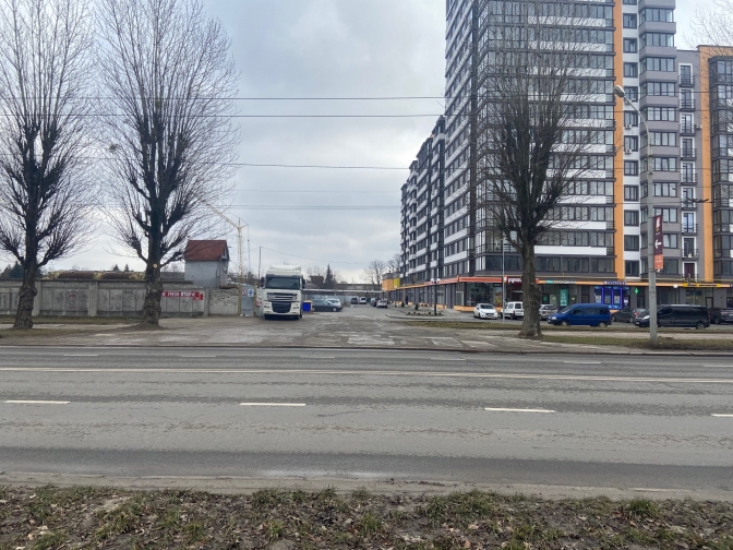 Територія майбутнього будівництва на Стрийській у Львові