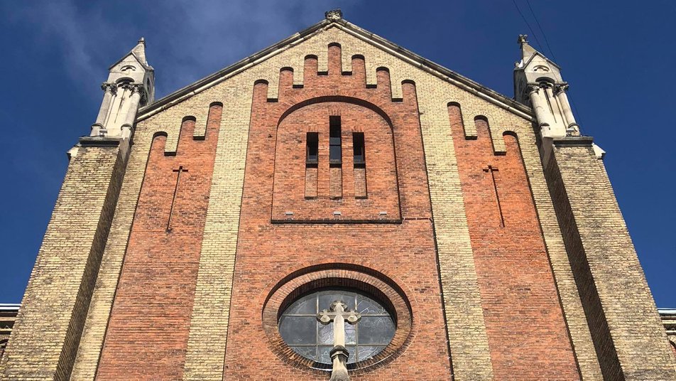 У львівському храмі, що на вулиці Лисенка, виявили давні розписи. Фото: Суспільне