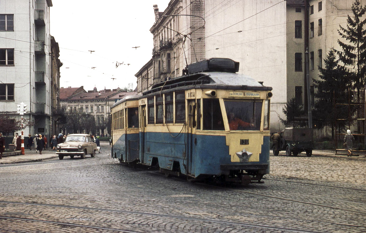 У Львові курсує відреставрований 111-річний трамвай. Фото: transphoto.org