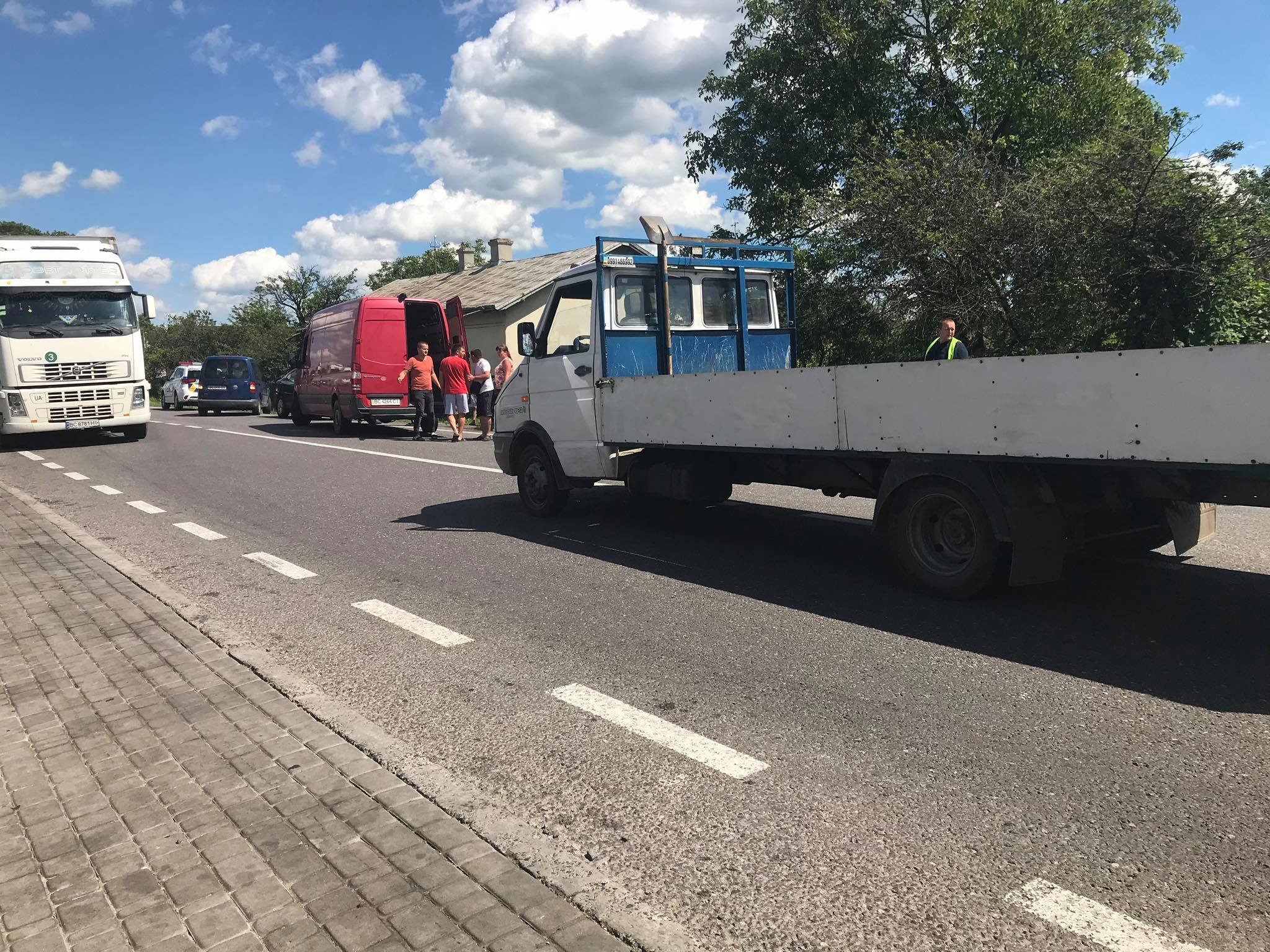 На Львівщині під колесами вантажівки загинула 10-річна дитина. Фото: Варта1