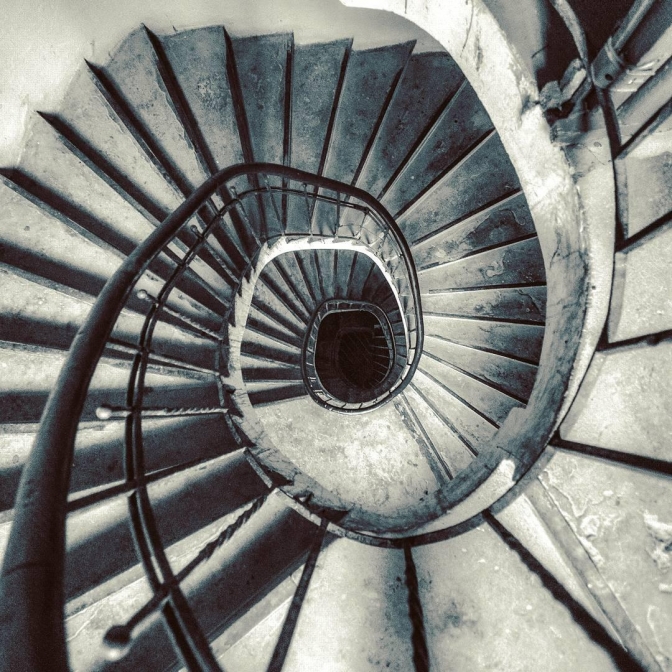 У соцмережах опублікували фото унікальних львівських під’їздів. Фото: instagram/syndrom__stendalya