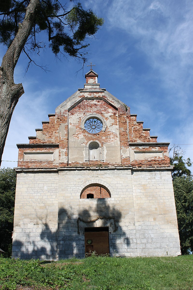 Стіни костелу, яким вдалося вистояти до сьогодні. Фото: Vyachelav Mischenko