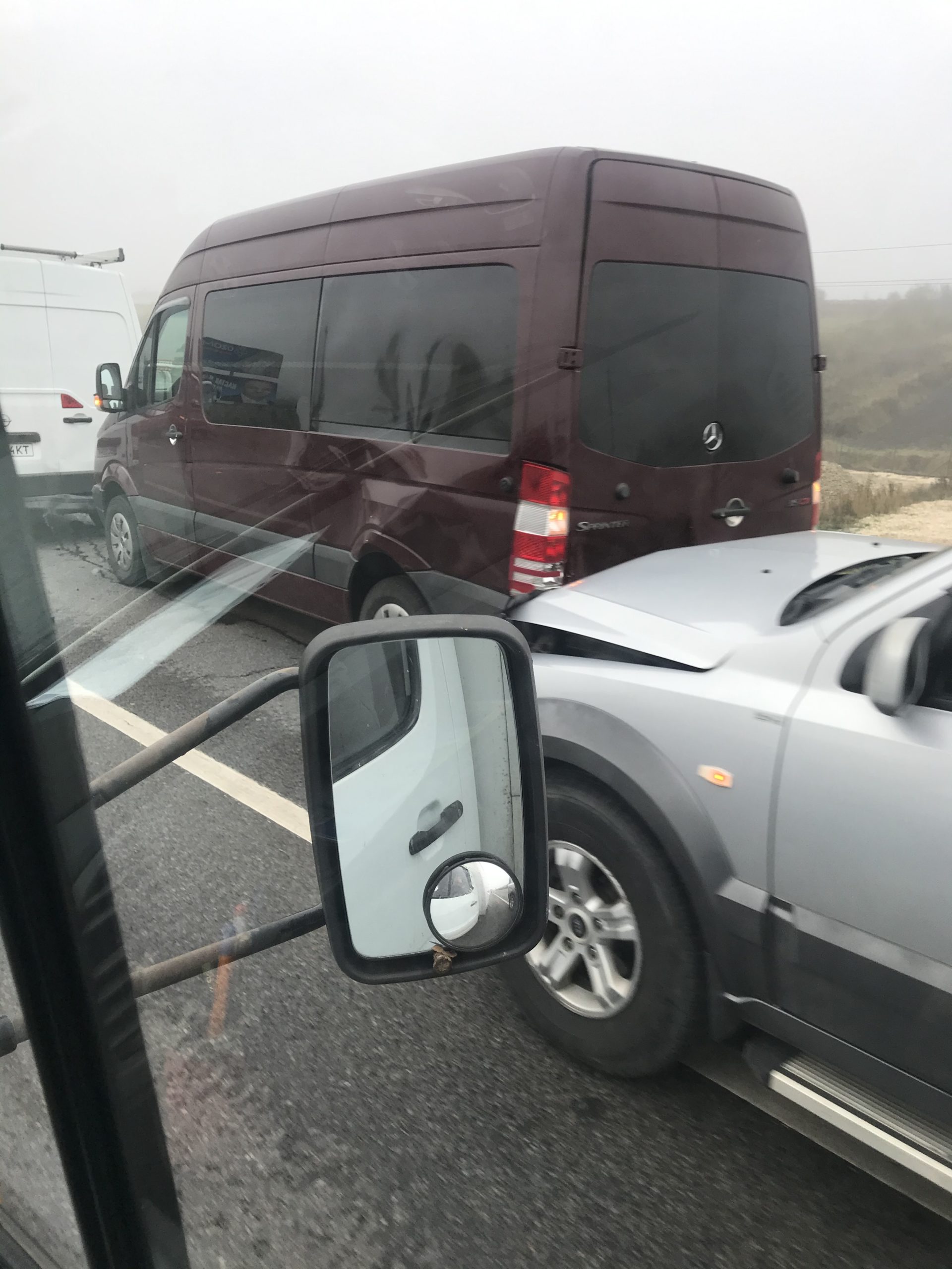 На об&rsquo;їзній дорозі Львова сталася ДТП за участі трьох автомобілів. Фото: Варта1