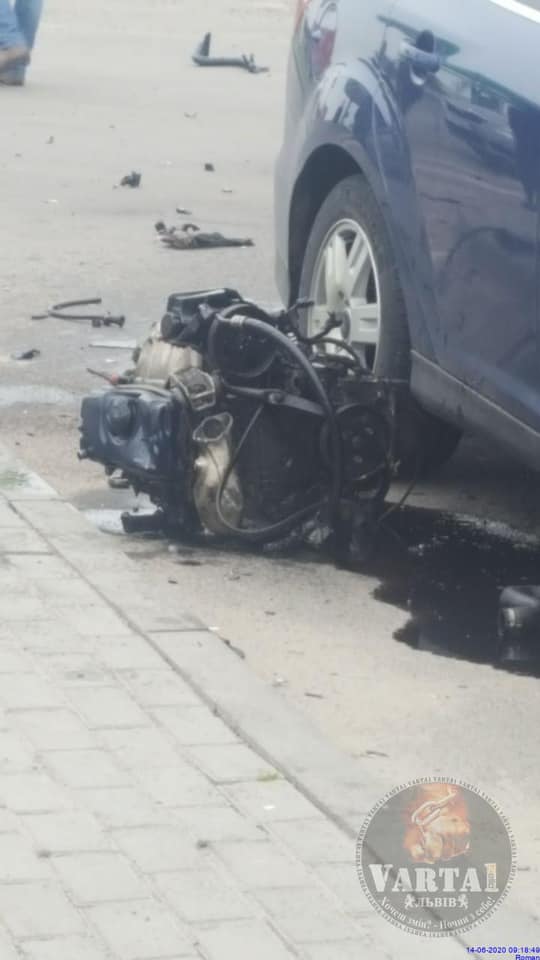 На об'їзній Львова зіткнулися три автомобілі. Фото: Варта1