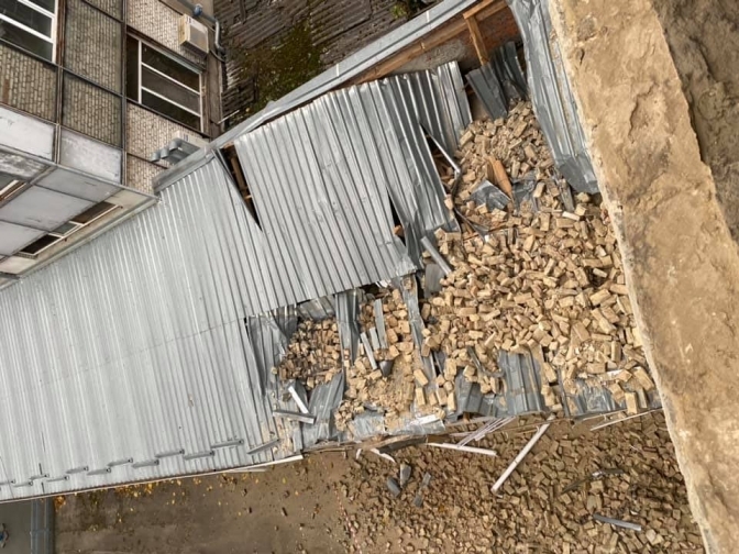 У Львові стався обвал стіни в житловому будинку. Фото: Варта1