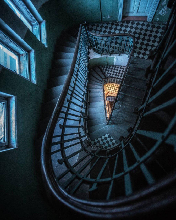 У соцмережах опублікували фото унікальних львівських під’їздів. Фото: instagram/syndrom__stendalya