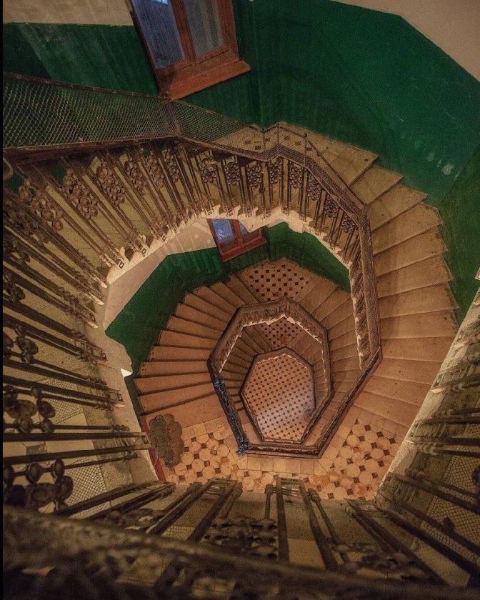 У соцмережах опублікували фото унікальних львівських під’їздів. Фото: instagram/syndrom__stendalya