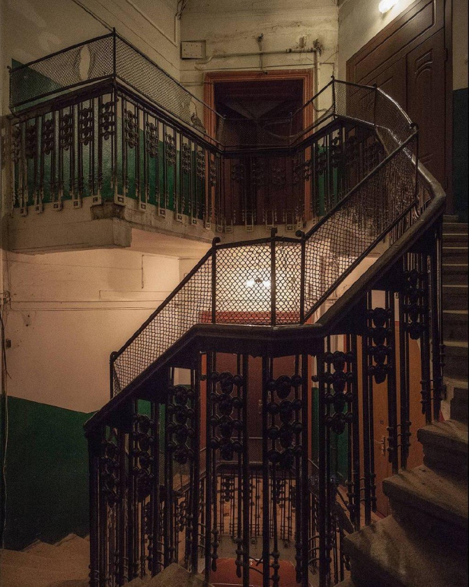 У соцмережах опублікували фото унікальних львівських під’їздів. Фото: instagram/syndrom__stendalya