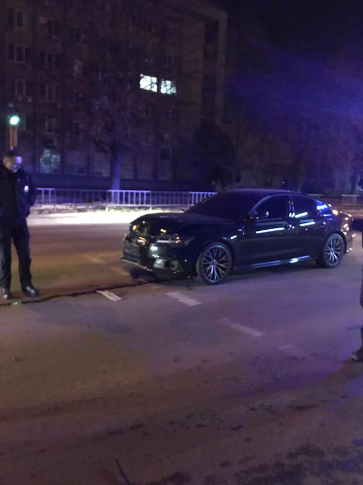 Внаслідок ДТП на Володимира Великого автомобіль перекинувся на дах