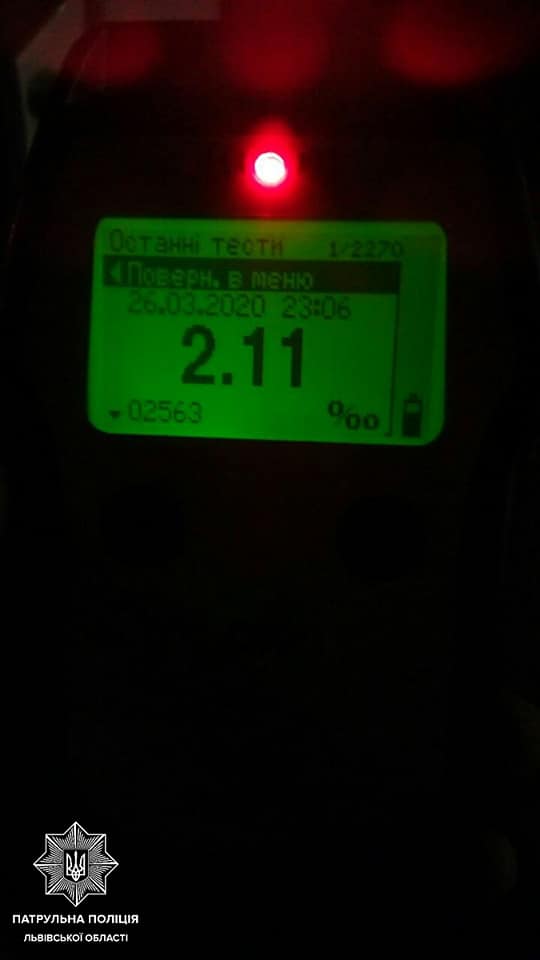 У Львові п'яний водій протаранив автомобілі на світлофорі