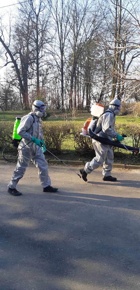 Дезінфектори у львівських парках